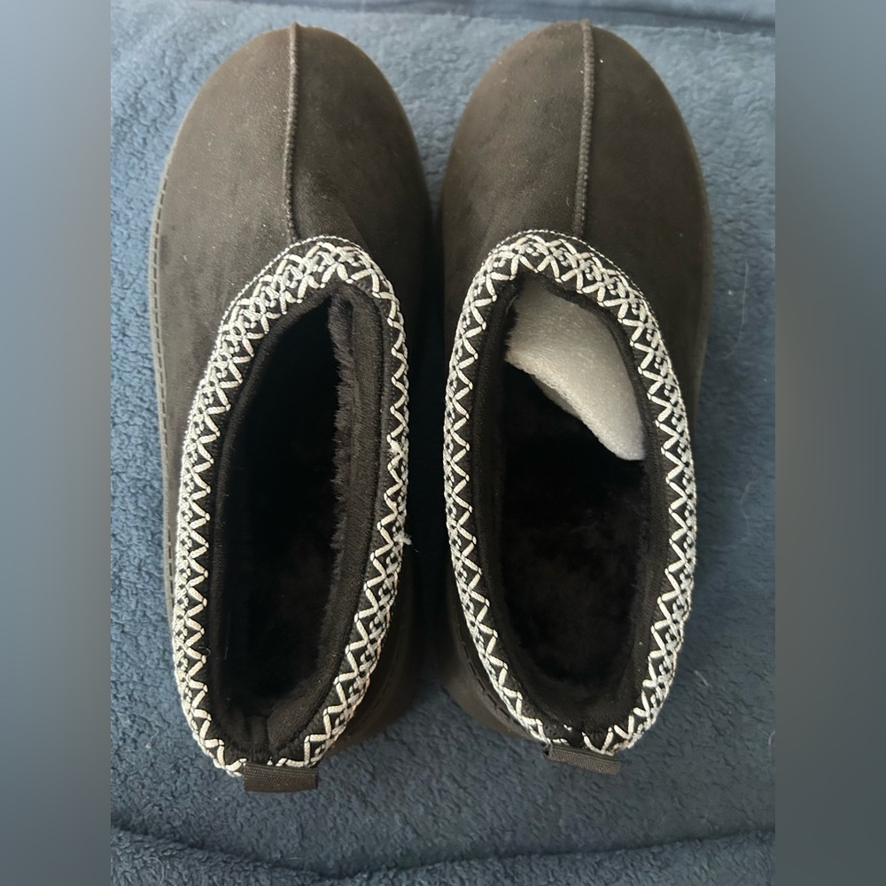 Cozy Black Women's Slippers with Patterned Trim